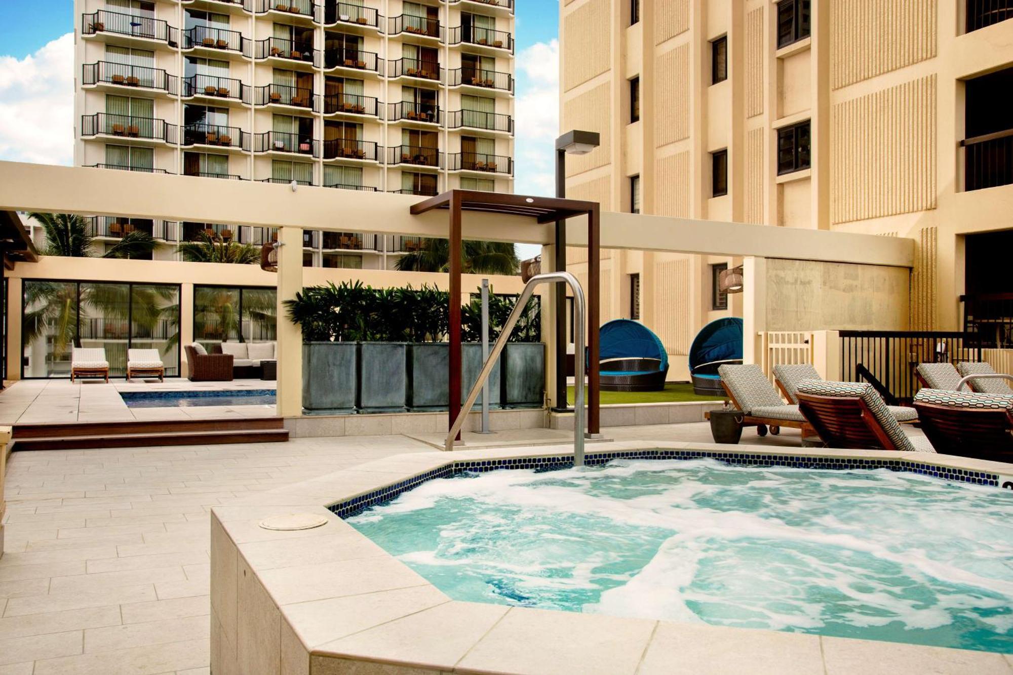 Aston Waikiki Beach Tower Honolulu Eksteriør bilde The pool at the W South Beach