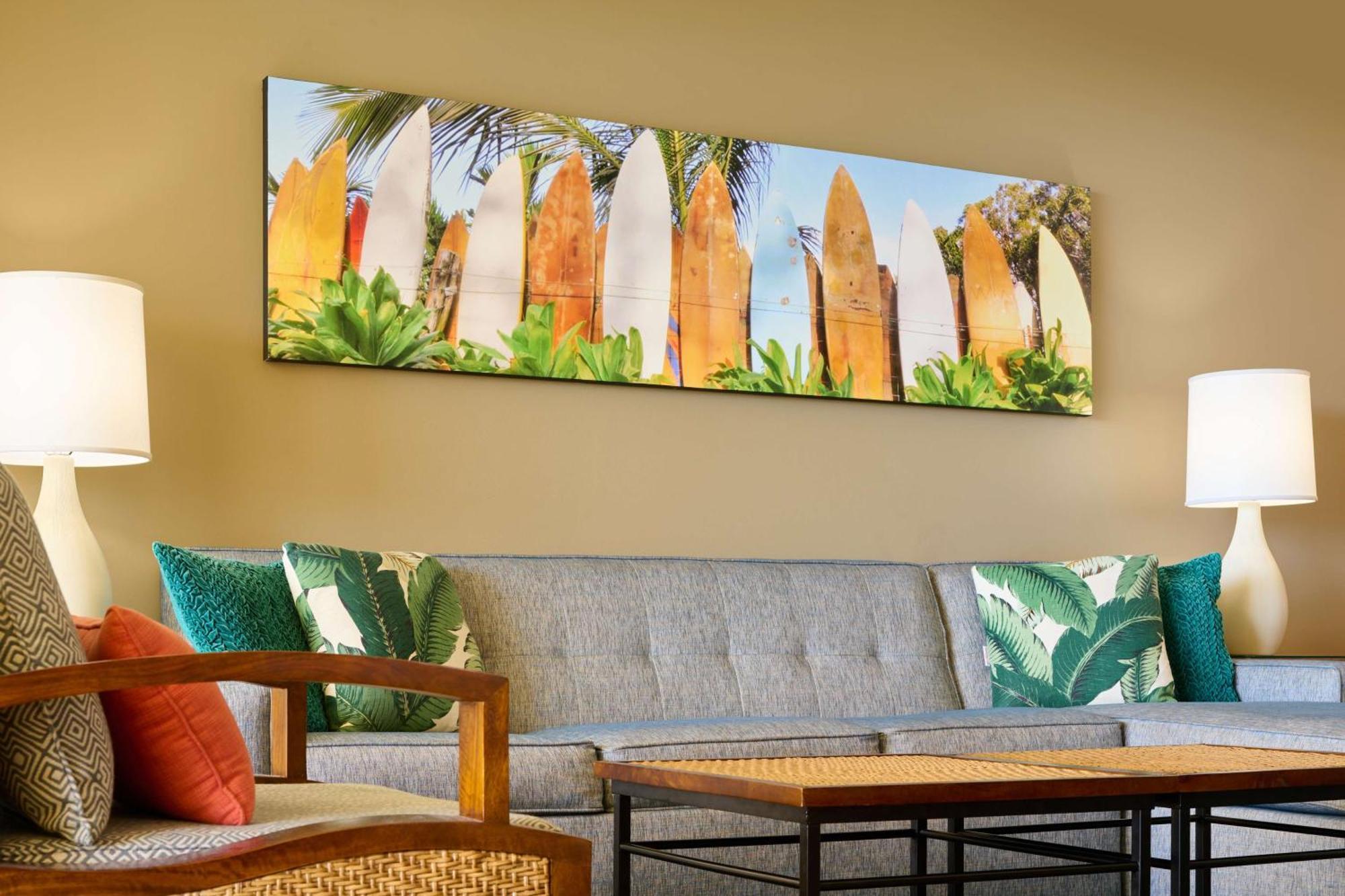 Aston Waikiki Beach Tower Honolulu Eksteriør bilde A 2015 photograph of a 1980s photograph of surfboards in Maui, Hawaii.