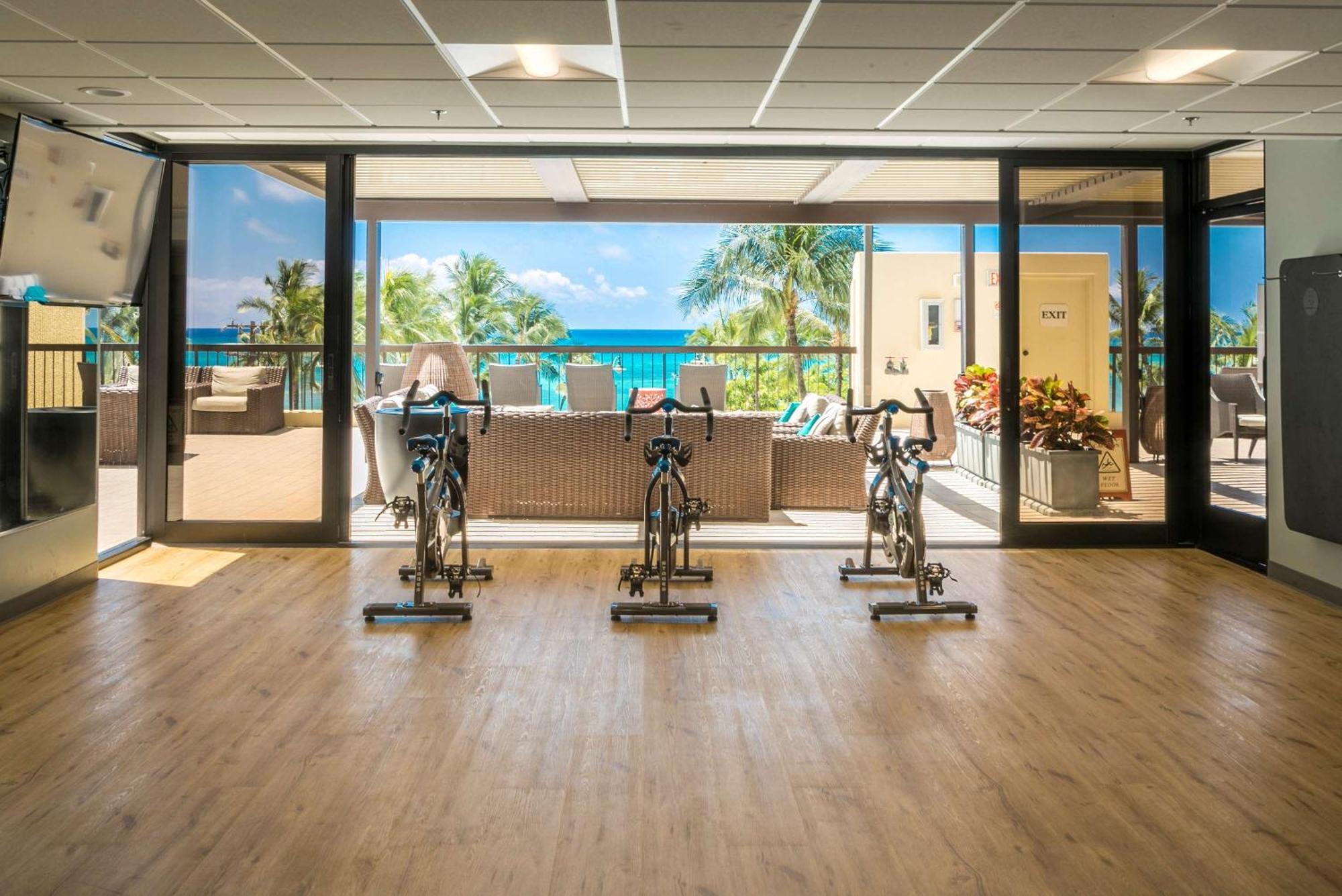 Aston Waikiki Beach Tower Honolulu Eksteriør bilde The gym at the Hilton Maldives