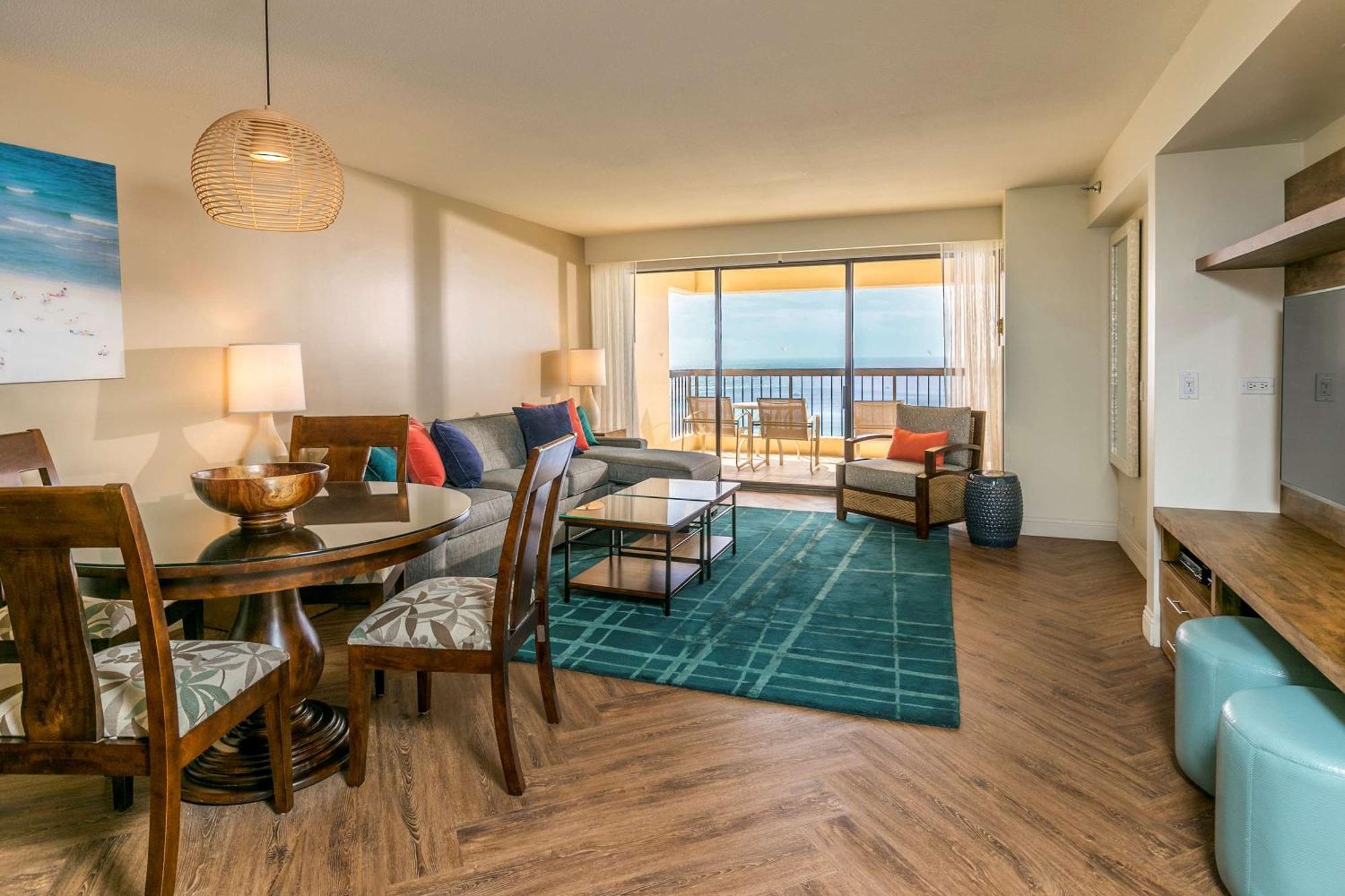 Aston Waikiki Beach Tower Honolulu Eksteriør bilde Living room at the Hyatt Regency Waikiki