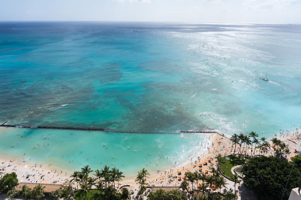 Aston Waikiki Beach Tower Honolulu Eksteriør bilde View of the beach at the Royal Hawaiian Hotel